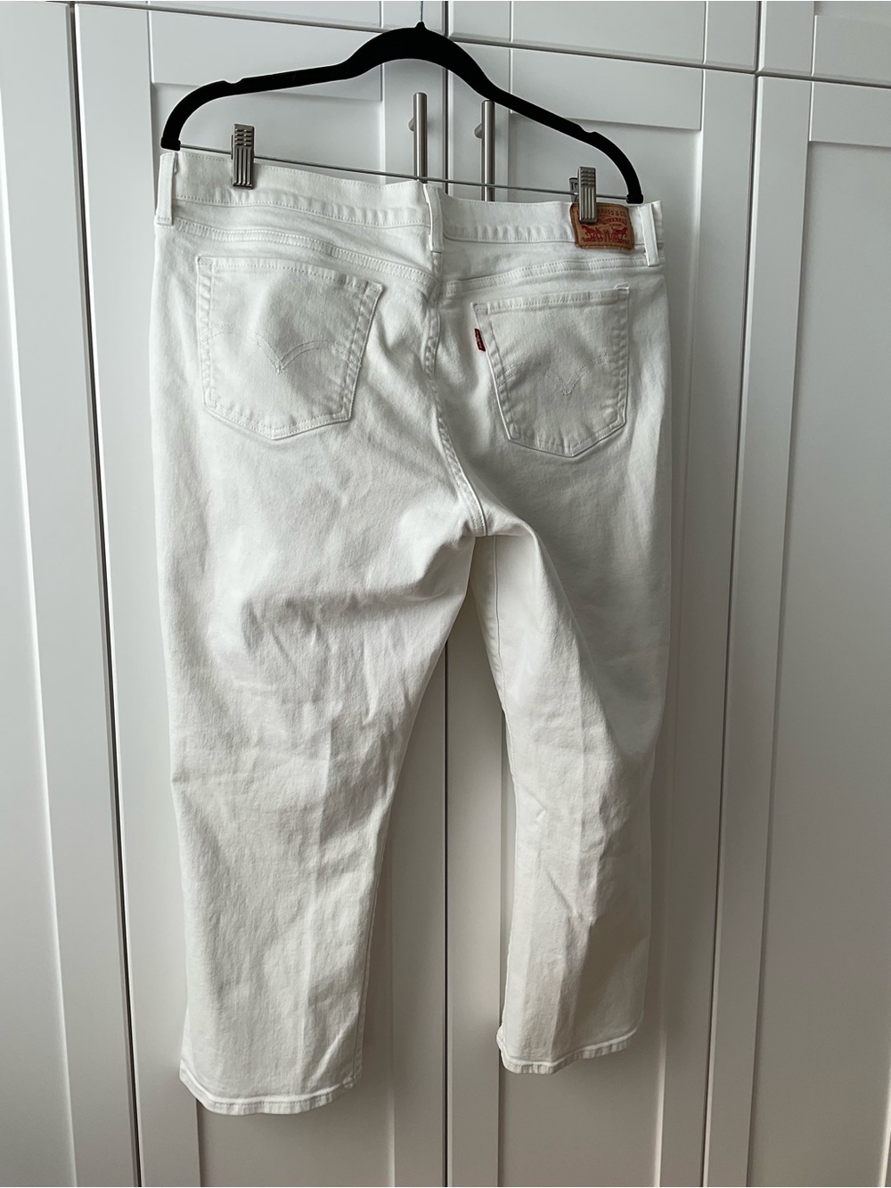 Levi's White Cropped Denim Jeans - Back Pocket Detail